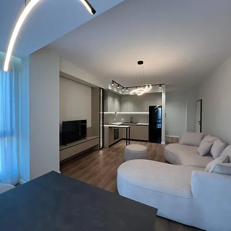 Deluxe New Bazaar Apartment *