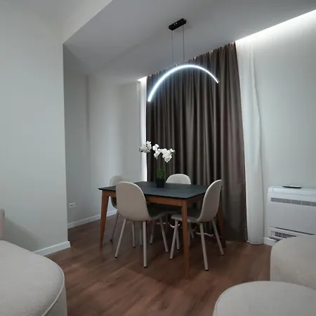 Apartment Deluxe New Bazaar Tirana